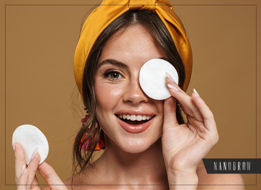 hoe wenkbrauwmake-up te verwijderen